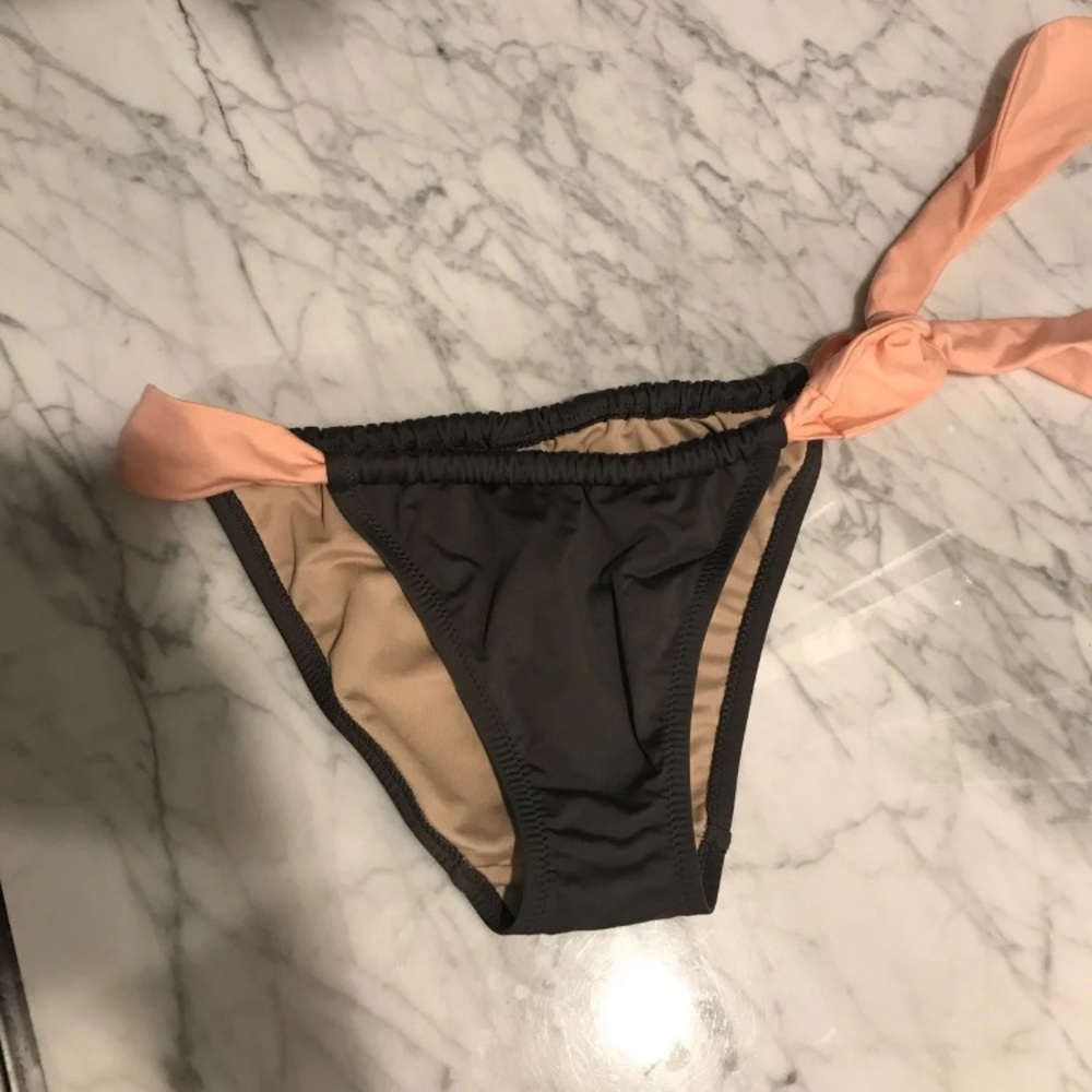 Victoria’s Secret Bikini bottom sz Small grey/pink